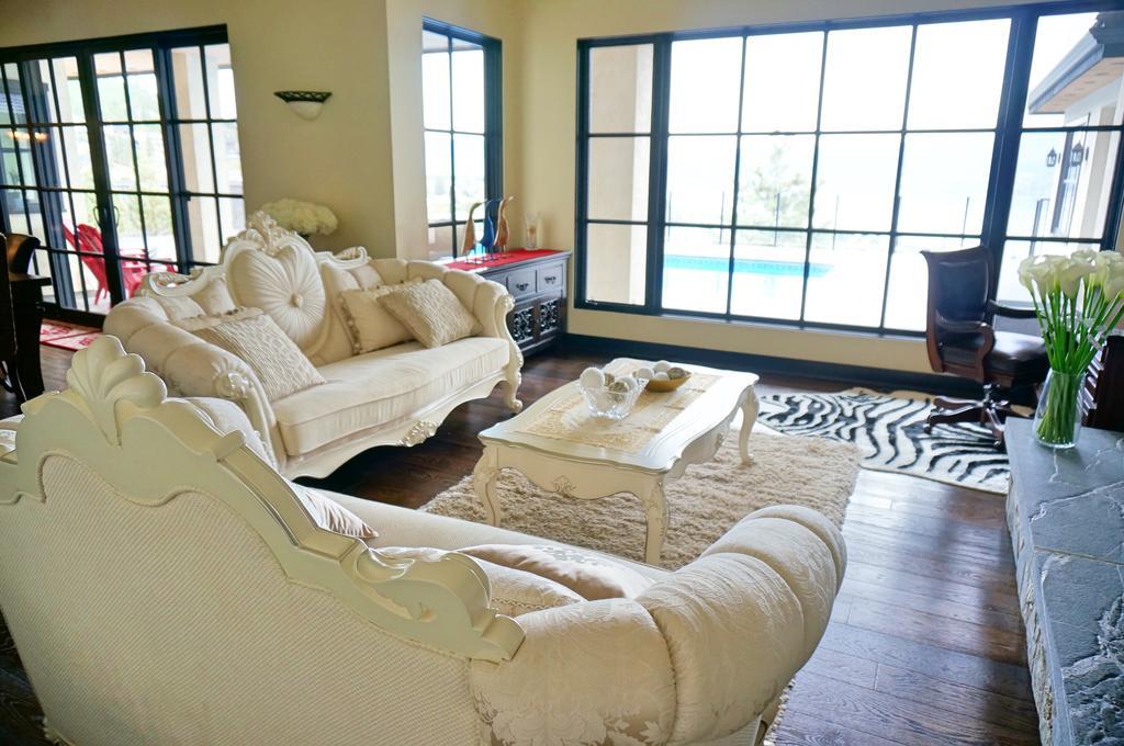 Mission Hill Lake View Villa West Kelowna Exterior foto